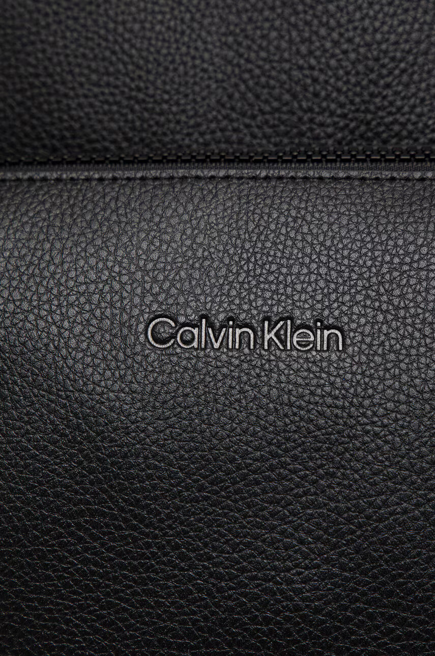 Calvin Klein Раница мъжки в черно голям размер с изчистен дизайн - Pepit.bg