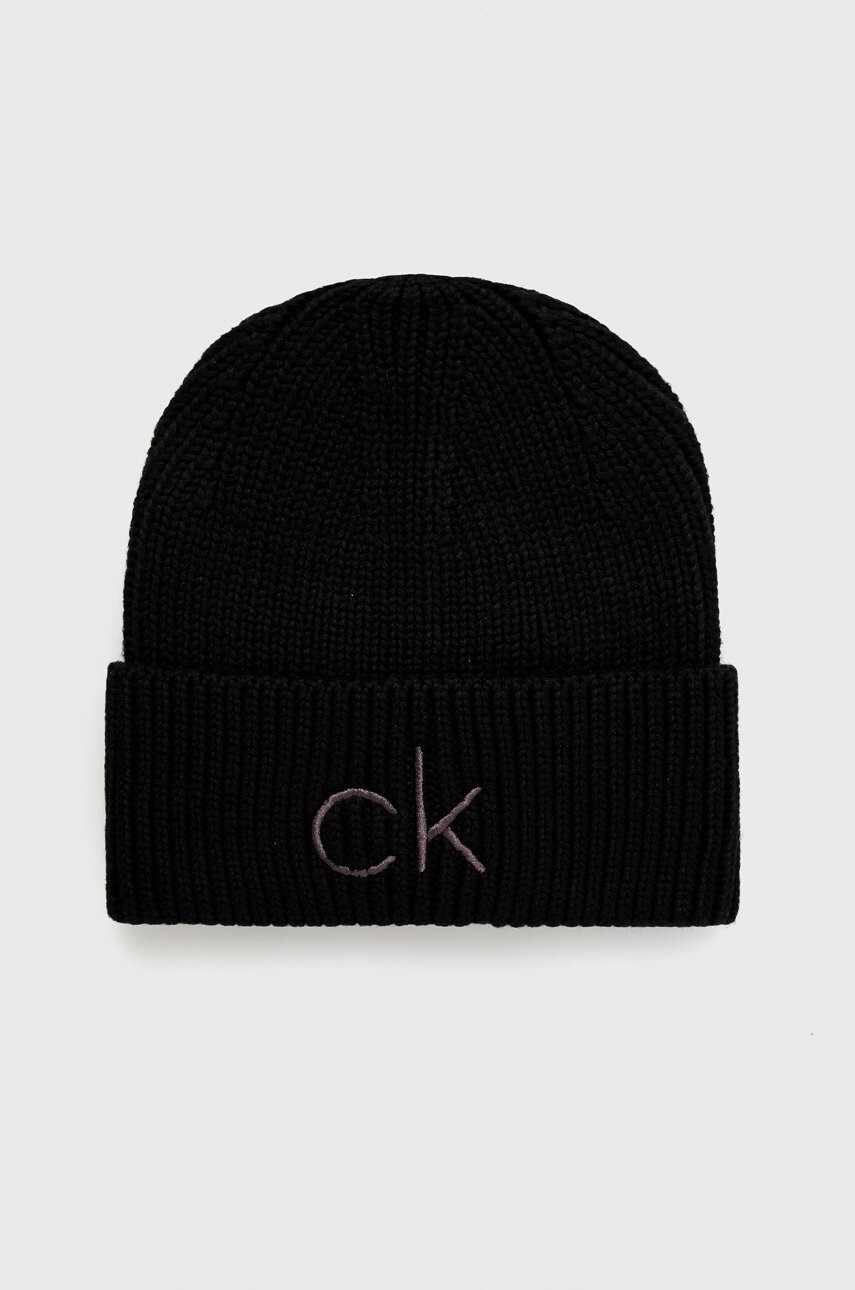Calvin Klein Шапка в черно от плътен трикотаж - Pepit.bg