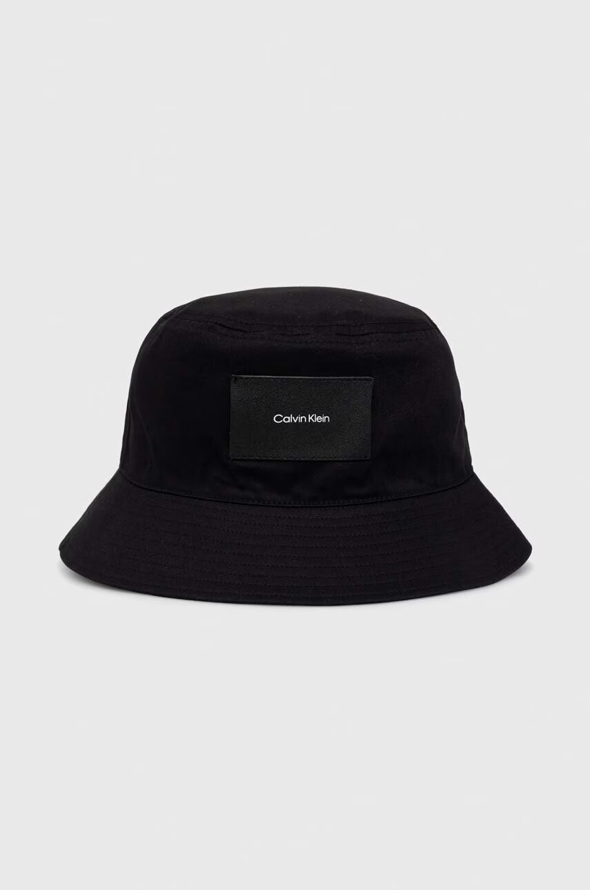 Calvin Klein Шапка в черно от памук - Pepit.bg