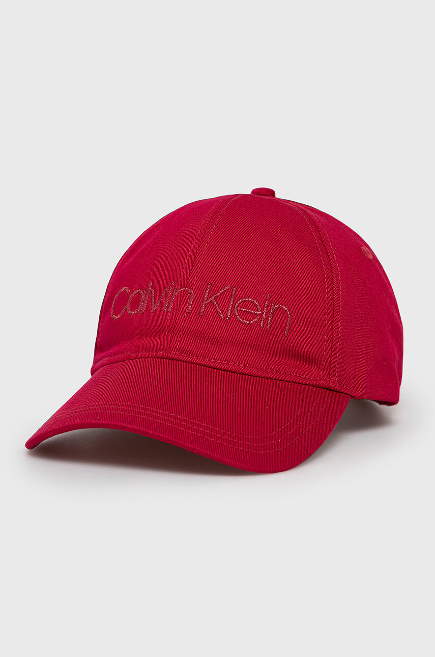 Calvin Klein Шапка с козирка в розово с апликация - Pepit.bg