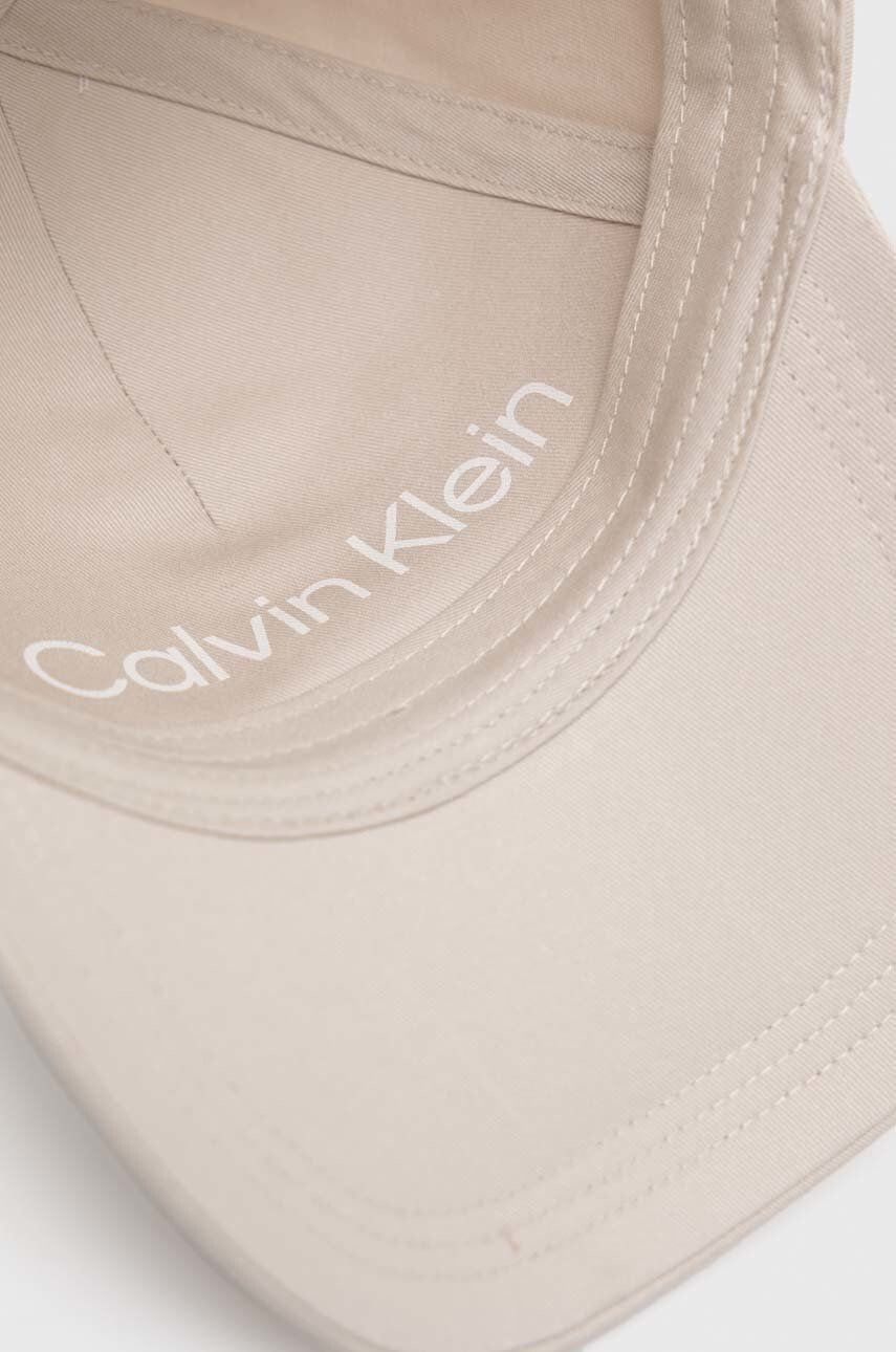 Calvin Klein Шапка с козирка в бежово с изчистен дизайн - Pepit.bg