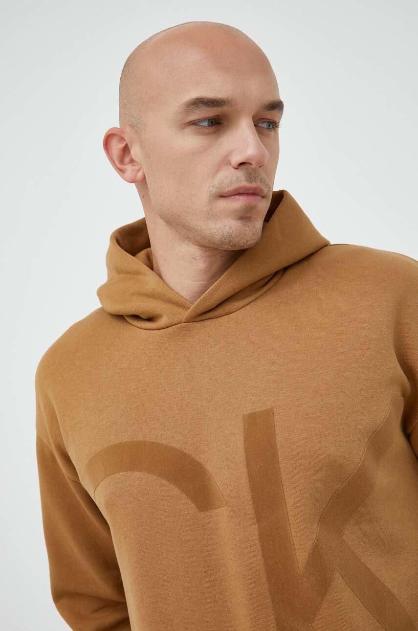 Calvin Klein Суичър в кафяво с качулка с принт - Pepit.bg
