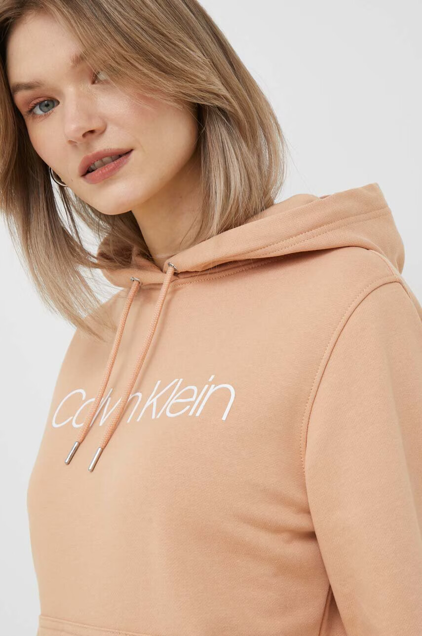 Calvin Klein Суичър в оранжево с качулка с принт - Pepit.bg