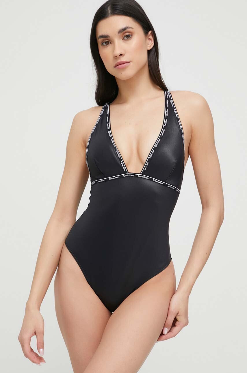 Calvin Klein Цял бански в черно с леко подплатена чашка - Pepit.bg