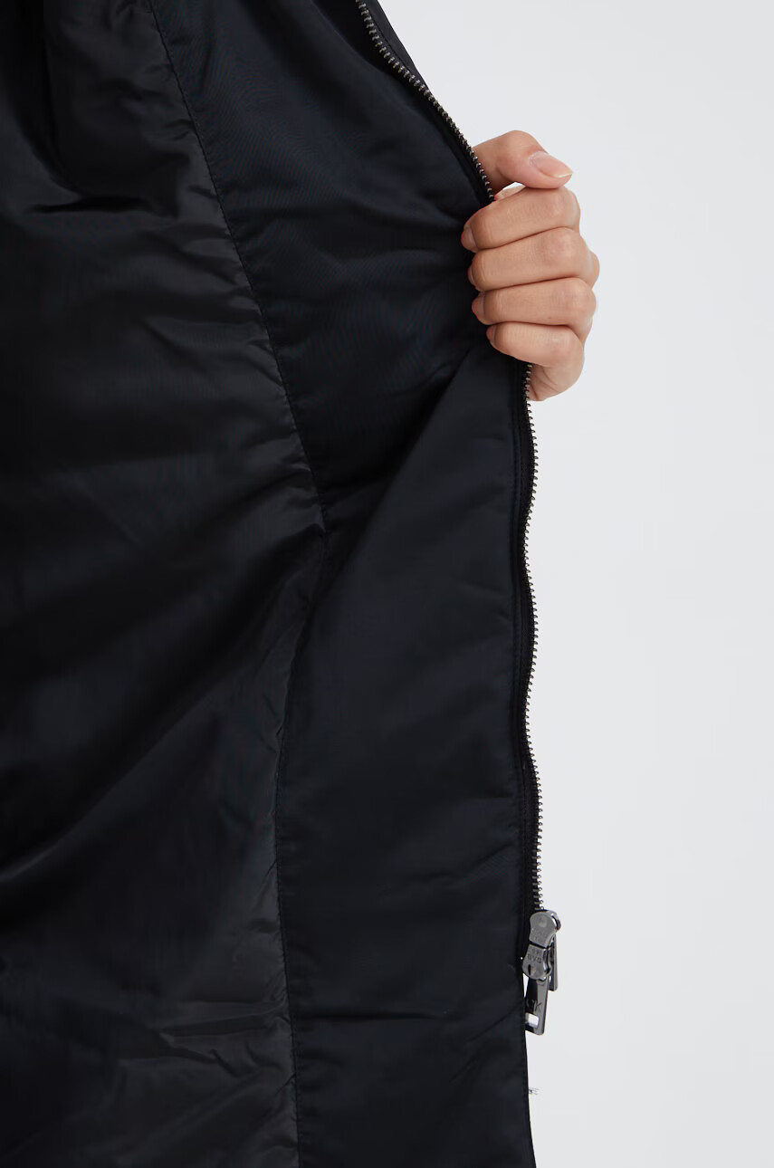 Calvin Klein Яке в черно със зимна изолация - Pepit.bg