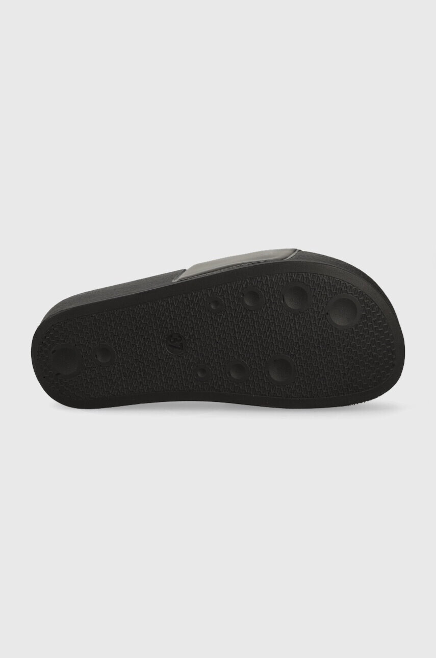 Champion Чехли в черно с платформа - Pepit.bg