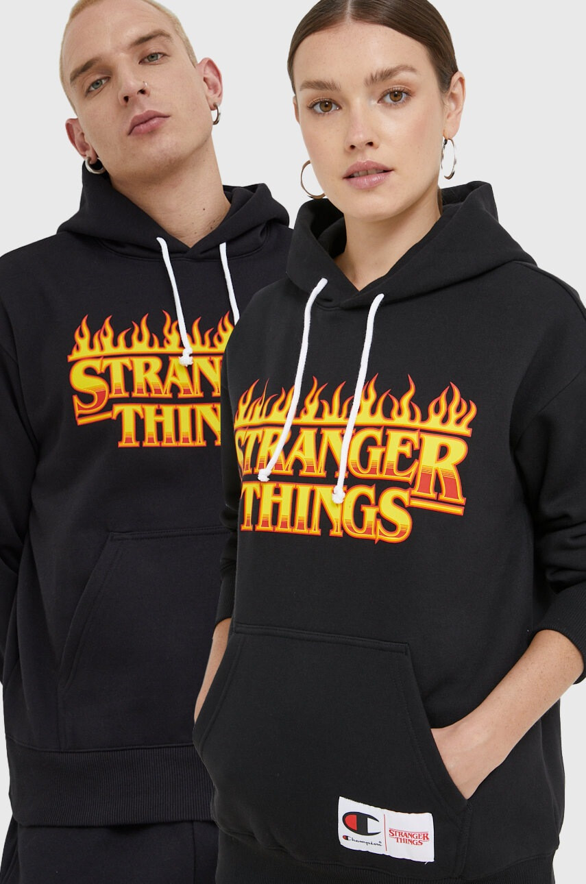 Champion Суичър Xstranger Things в черно с принт - Pepit.bg