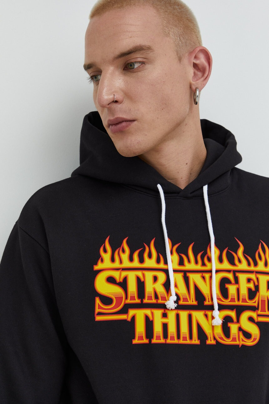 Champion Суичър Xstranger Things в черно с принт - Pepit.bg