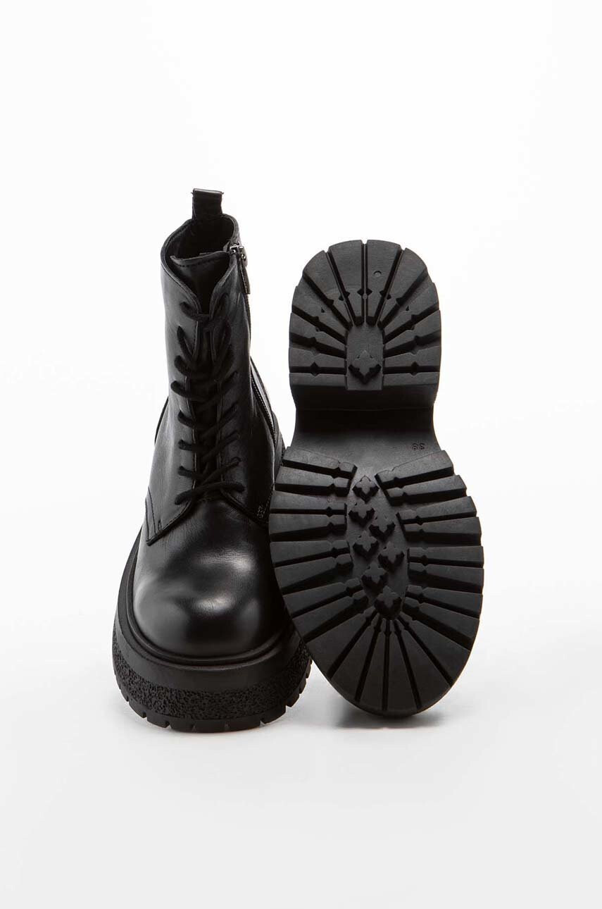 Charles Footwear Кожени боти Karen в черно с равна подметка - Pepit.bg