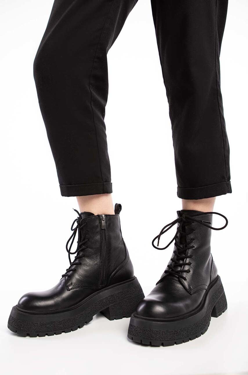 Charles Footwear Кожени боти Karen в черно с равна подметка - Pepit.bg
