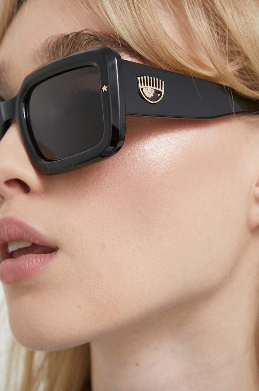 Chiara Ferragni Слънчеви очила в черно - Pepit.bg