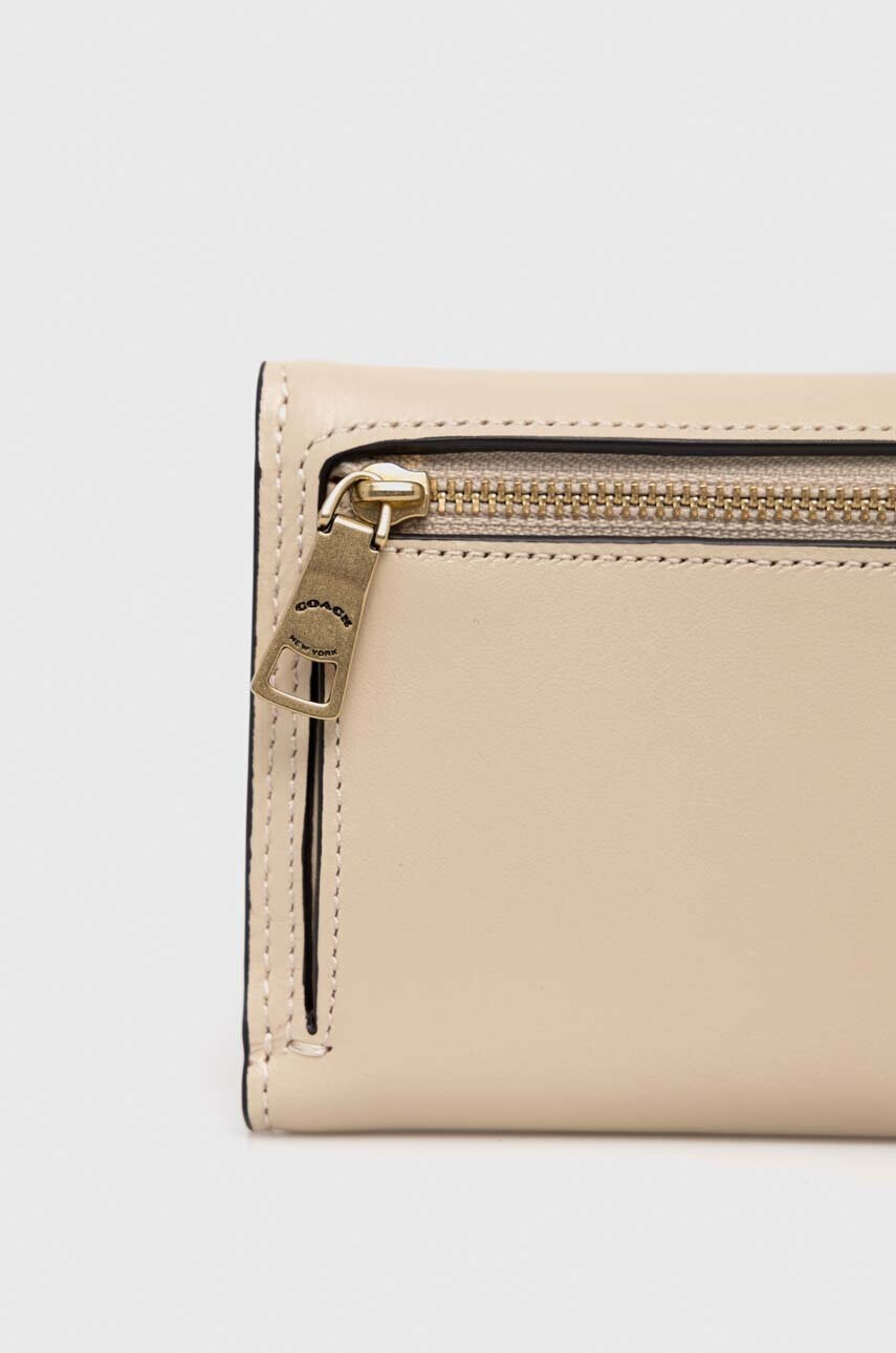 Coach Кожен портфейл дамски в бежово - Pepit.bg