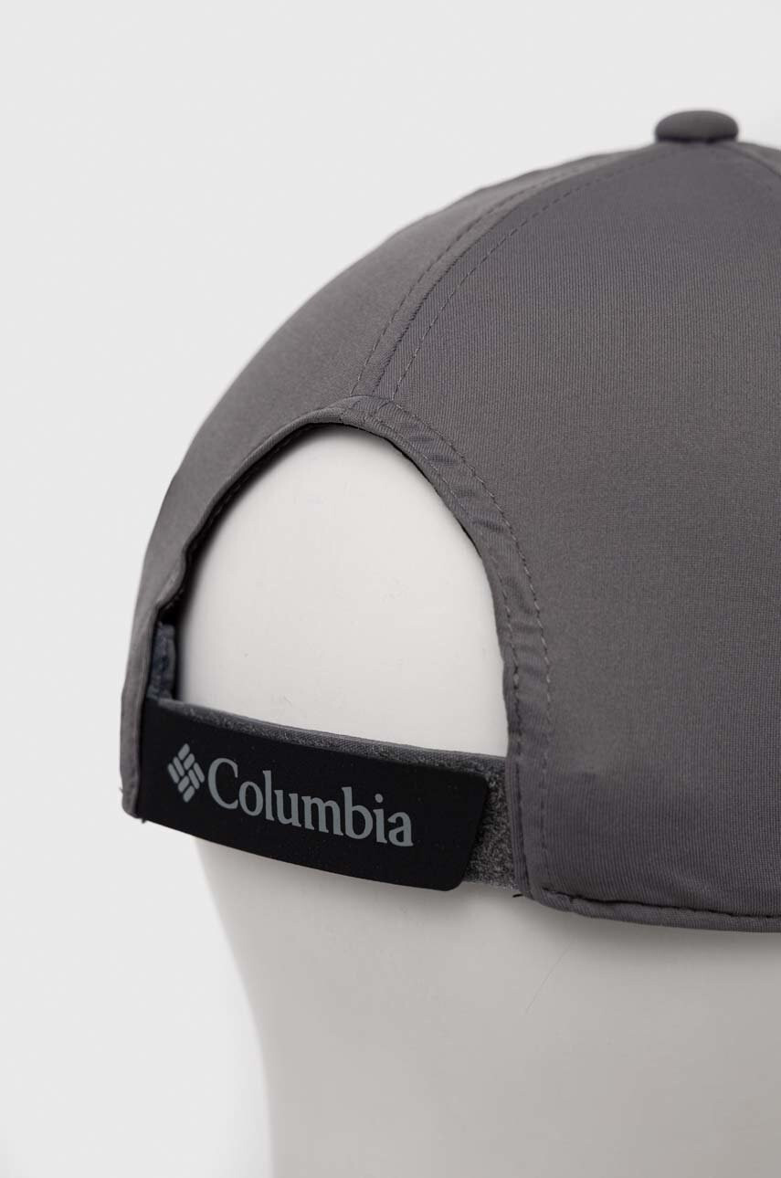 Columbia Шапка в сиво с апликация - Pepit.bg
