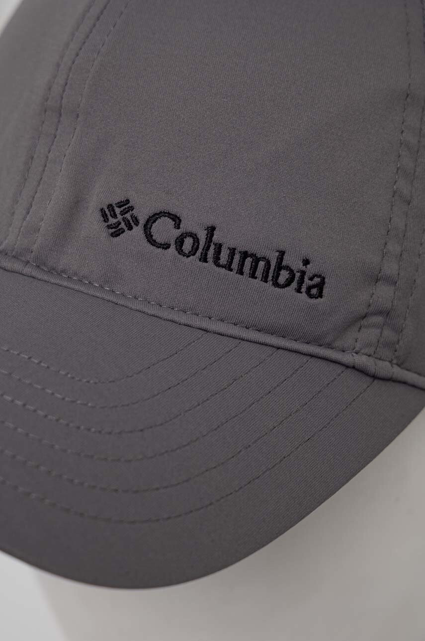 Columbia Шапка в сиво с апликация - Pepit.bg