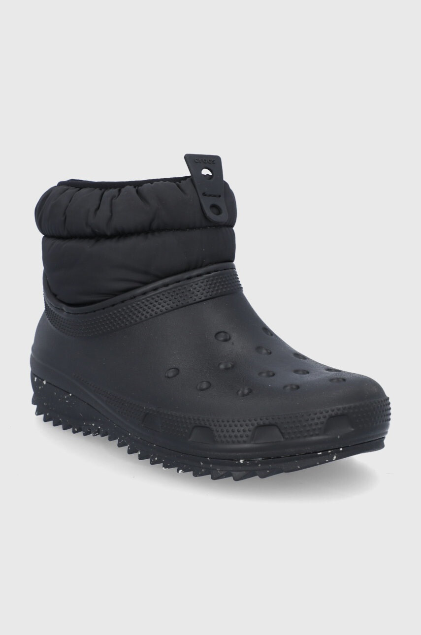 Crocs Апрески Classic Neo Puff Shorty Boot в черно 207311 - Pepit.bg