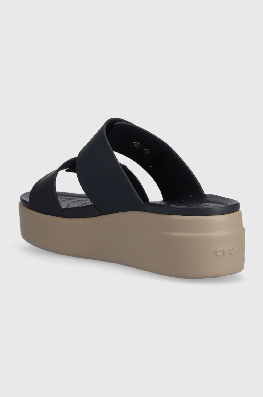 Crocs Чехли Brooklyn Low Wedge Sandal в тъмносиньо с платформа 207431 - Pepit.bg