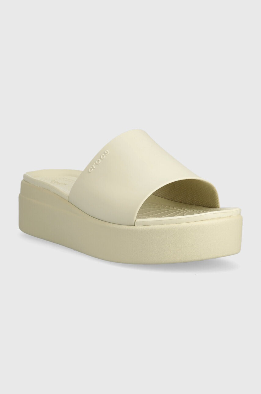 Crocs Чехли Brooklyn Slide в бежово със скосена платформа 208728 - Pepit.bg