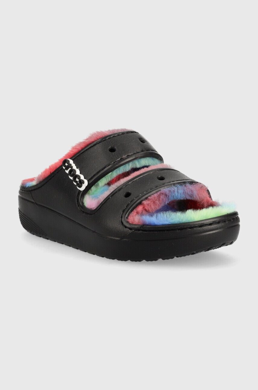 Crocs Чехли Classic Cozzzy Spray Dye Sandal в черно 208046 - Pepit.bg