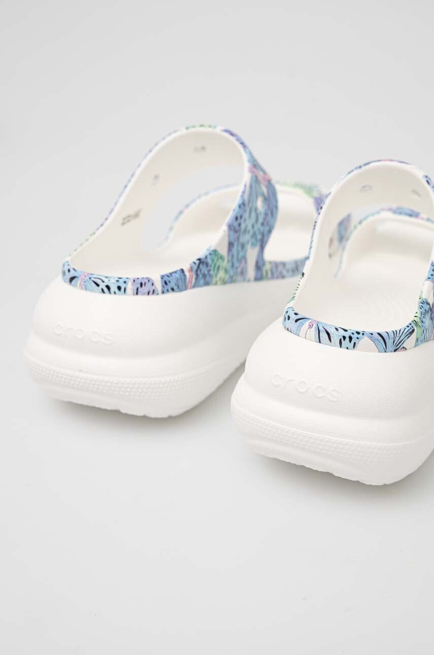 Crocs Чехли Classic Crush Butterfly Sandal в синьо с платформа - Pepit.bg
