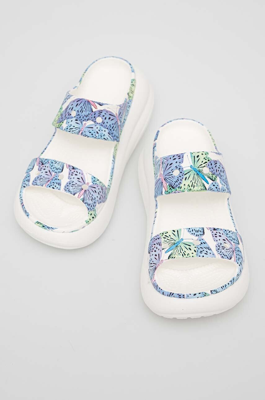 Crocs Чехли Classic Crush Butterfly Sandal в синьо с платформа - Pepit.bg