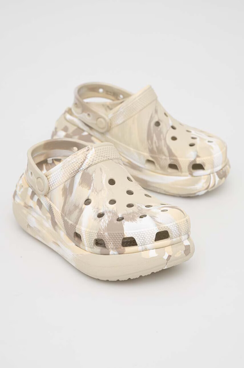 Crocs Чехли Classic Crush Marbled Clog в бежово с платформа 208265 - Pepit.bg