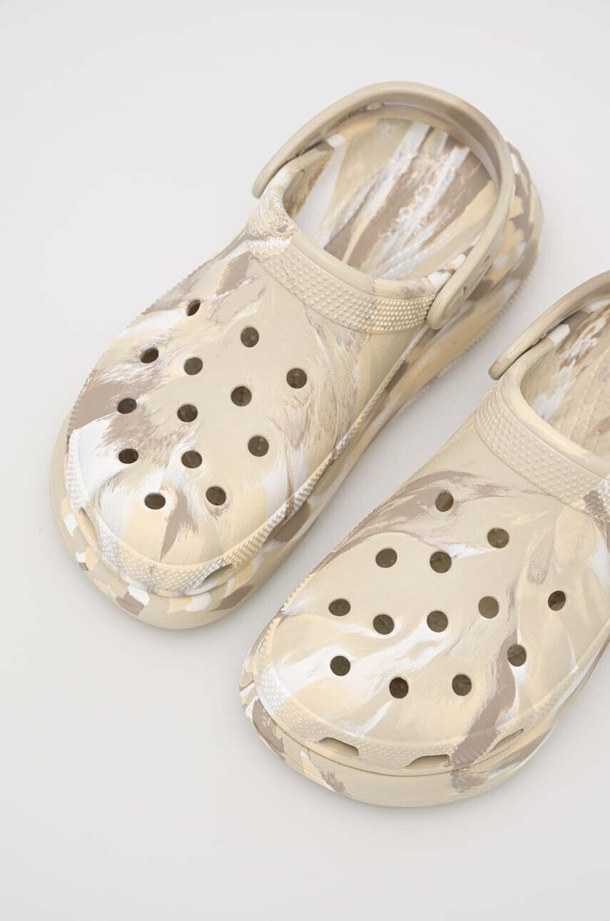 Crocs Чехли Classic Crush Marbled Clog в бежово с платформа 208265 - Pepit.bg