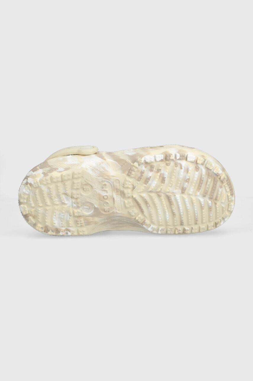Crocs Чехли Classic Marbled Clog в бежово 206867 - Pepit.bg