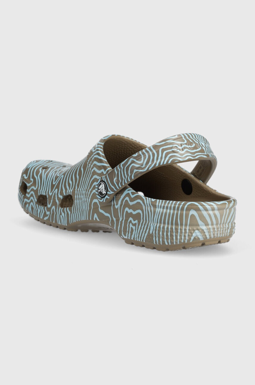 Crocs Чехли Classic Topographic Clog в кафяво 208263 - Pepit.bg