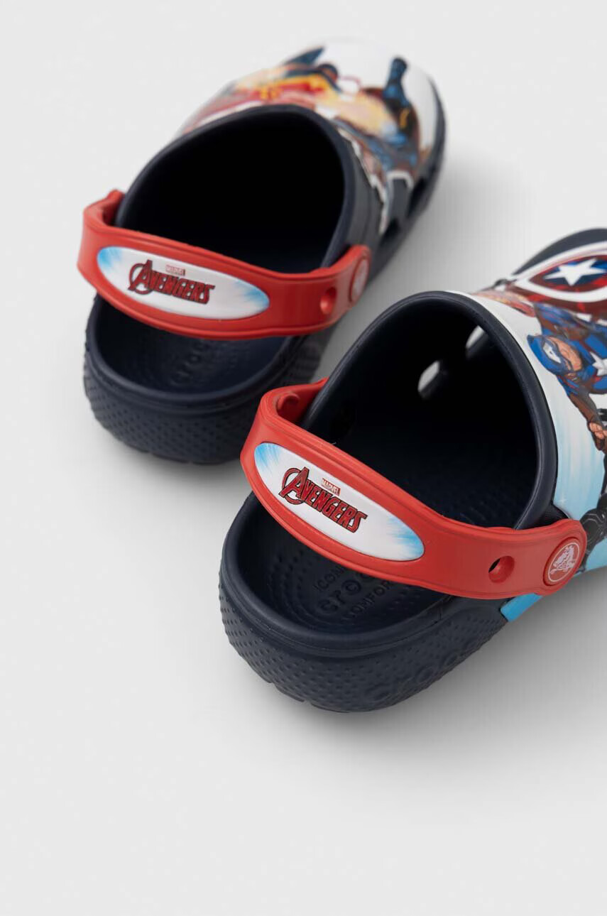 Crocs Детски чехли FL AVENGERS PATCH в тъмносиньо - Pepit.bg