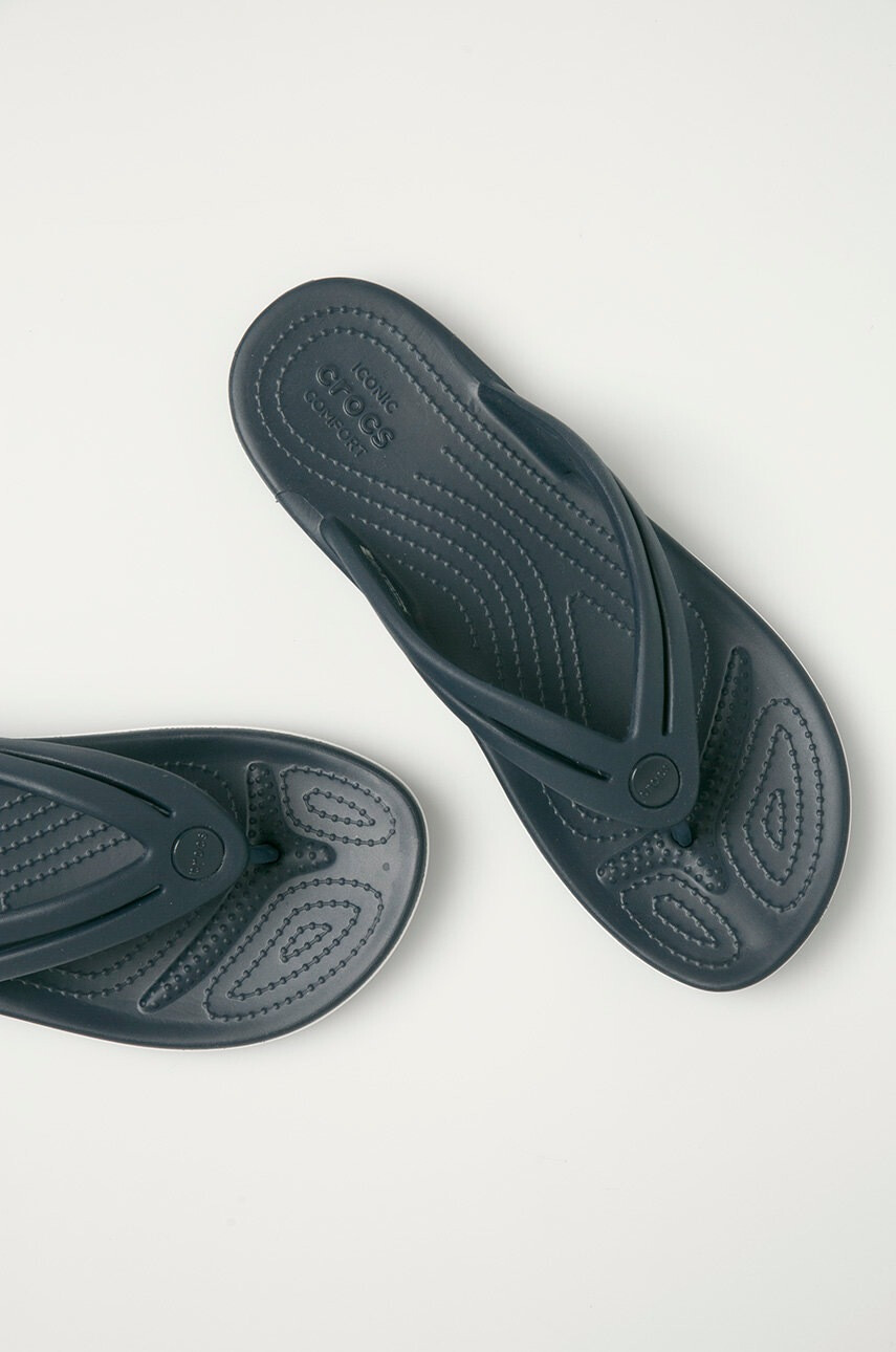 Crocs Джапанки CROCBAND 206100 в тъмносиньо с равна подметка - Pepit.bg