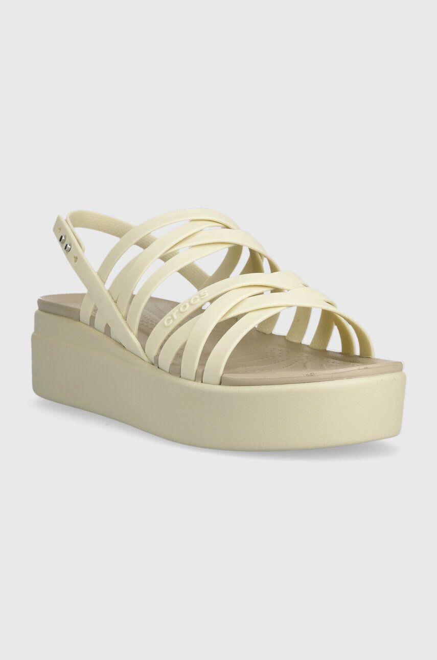 Crocs Сандали Brooklyn Strappy Low Wedge в бежово с платформа 206751 - Pepit.bg