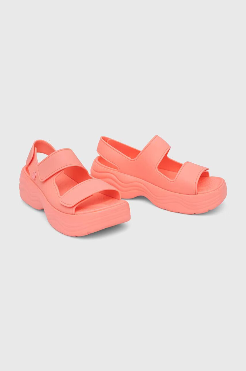 Crocs Сандали Skyline Slide в оранжево с платформа 208183 - Pepit.bg