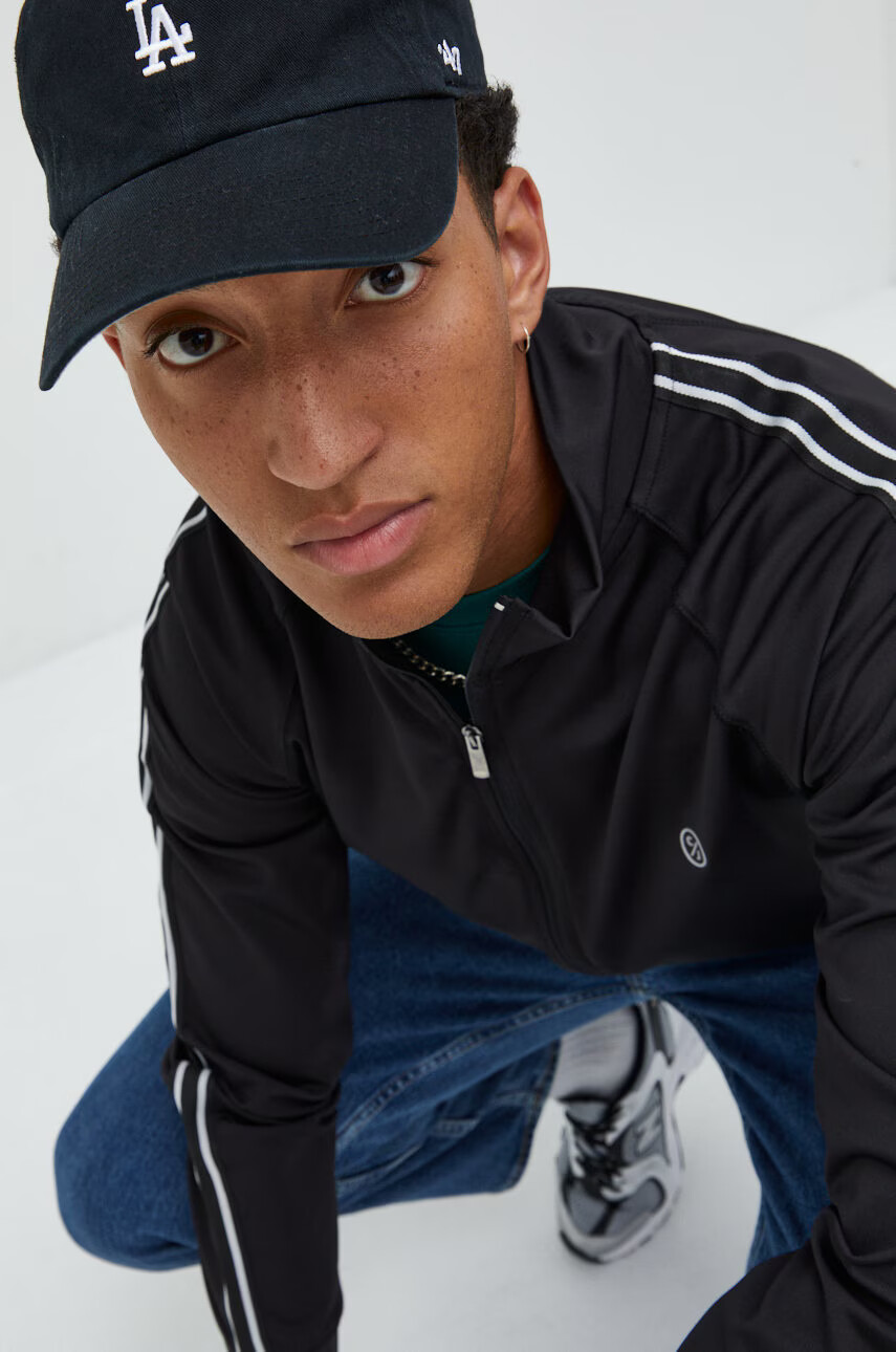 Cross Jeans Суичър в черно с изчистен дизайн - Pepit.bg