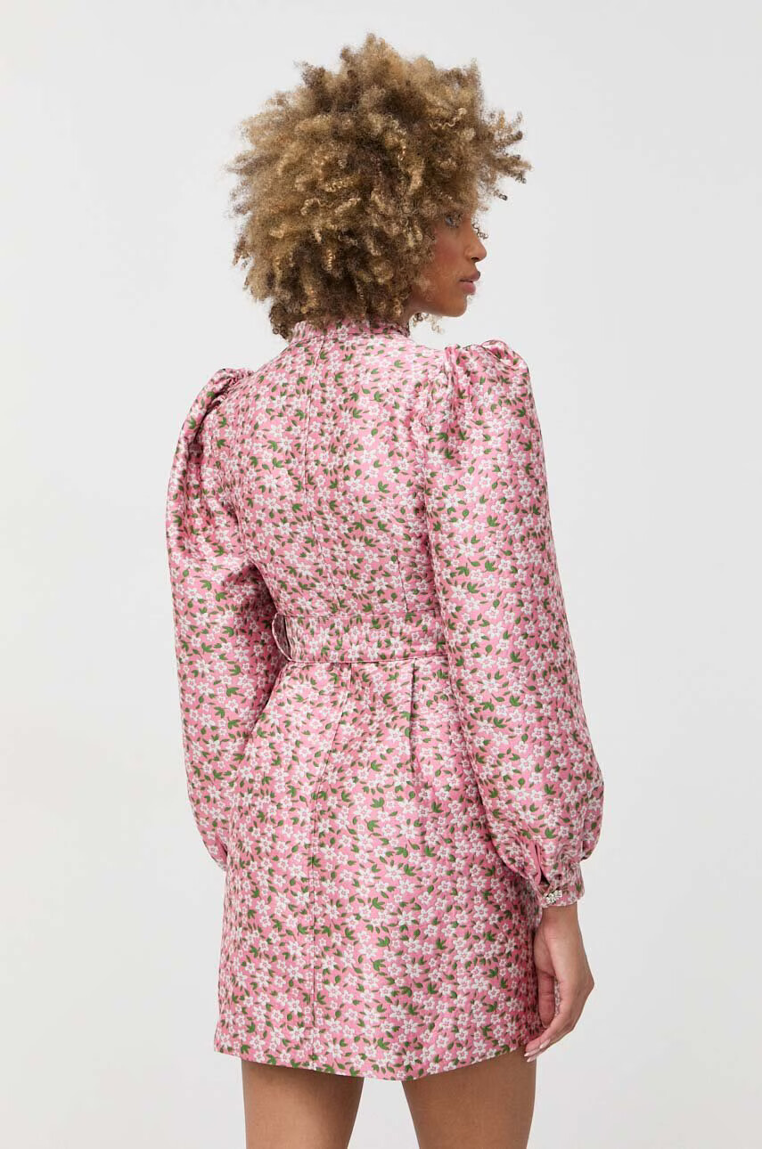 Custommade Рокля Lynett Jacquard в розово къс модел разкроен модел - Pepit.bg