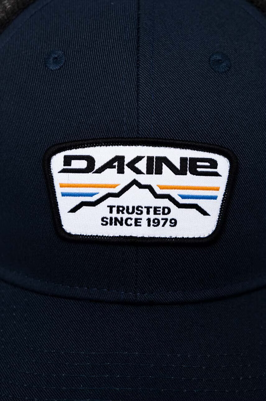 Dakine Шапка с козирка в тъмносиньо с апликация - Pepit.bg