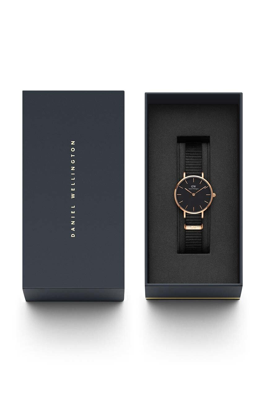 Daniel Wellington Часовник Petite 28 Cornwall дамски в розово - Pepit.bg