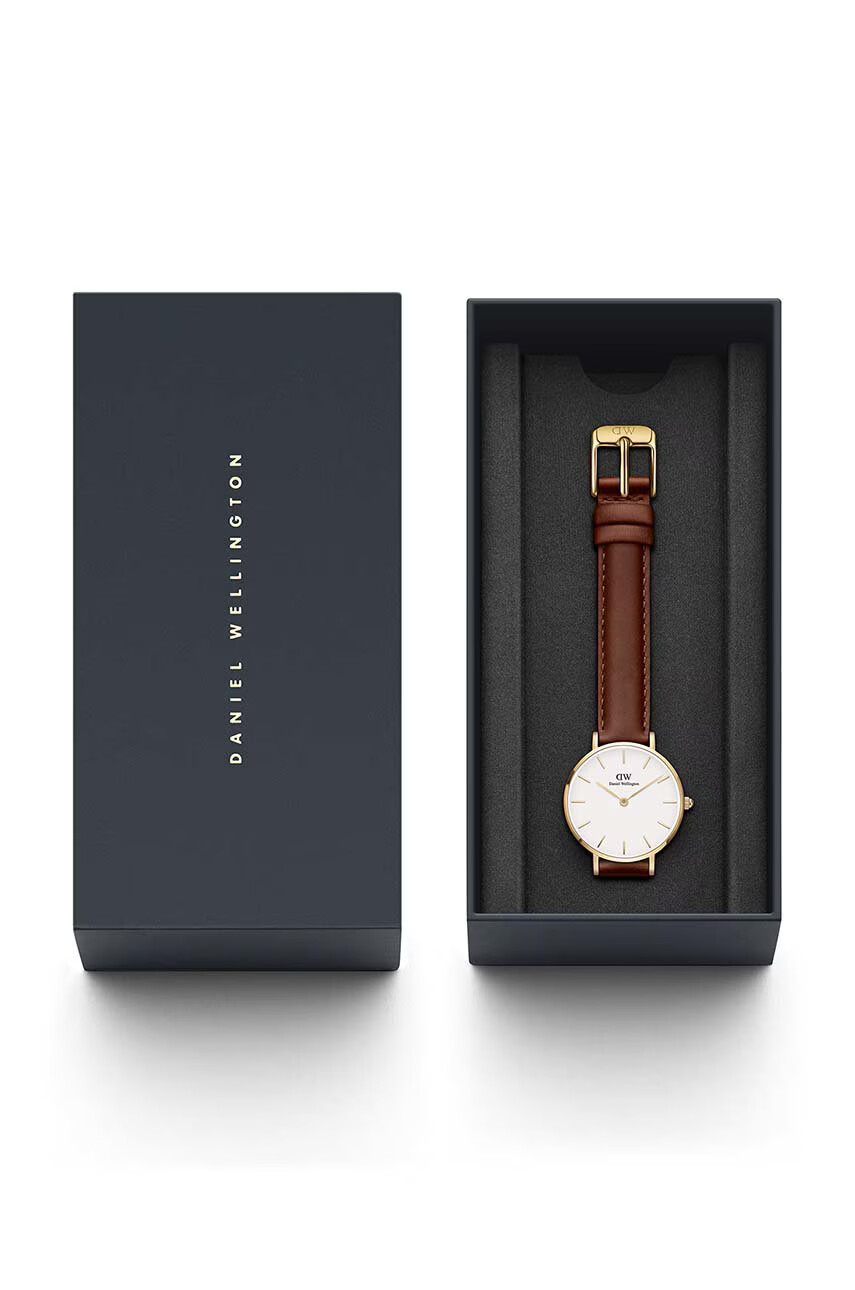 Daniel Wellington Часовник Petite 28 St Mawes дамски в златисто - Pepit.bg