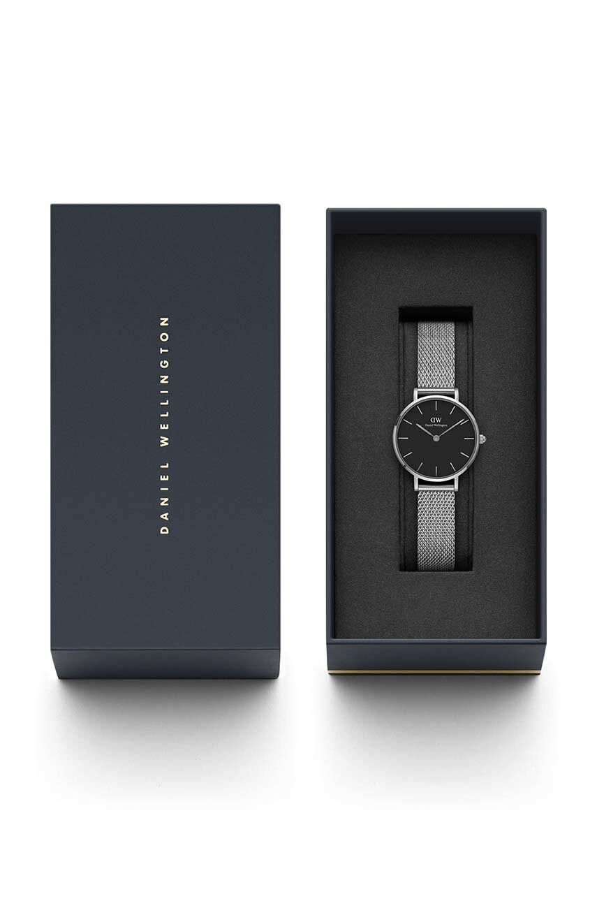 Daniel Wellington Часовник Petite 28 Sterling дамски в сребристо - Pepit.bg