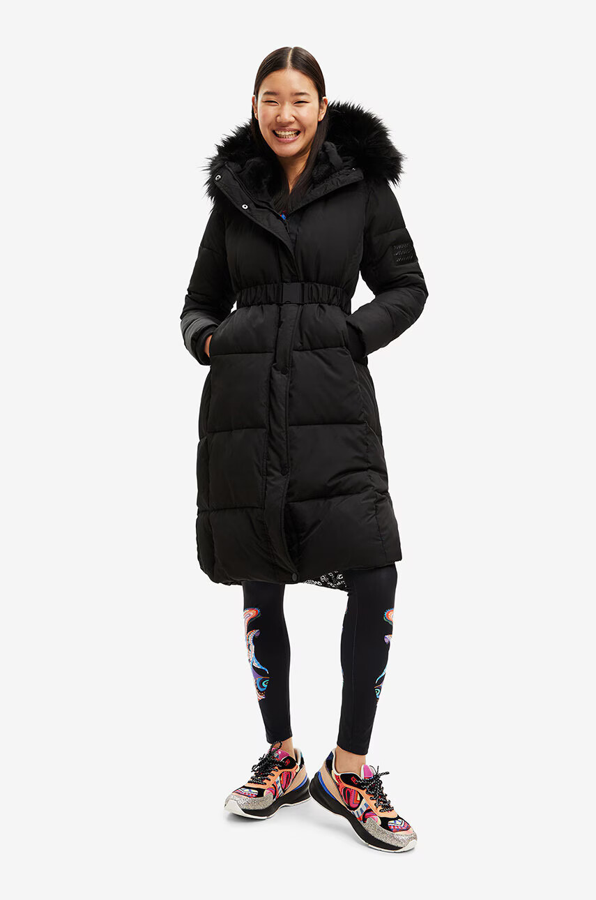 Desigual Яке в черно със зимна изолация - Pepit.bg