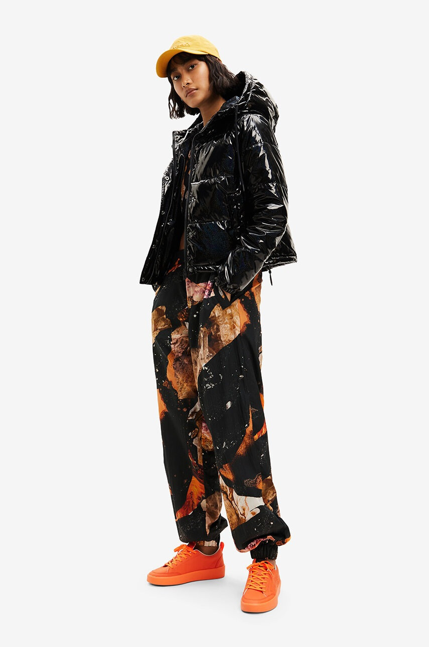 Desigual Яке в черно със зимна изолация - Pepit.bg