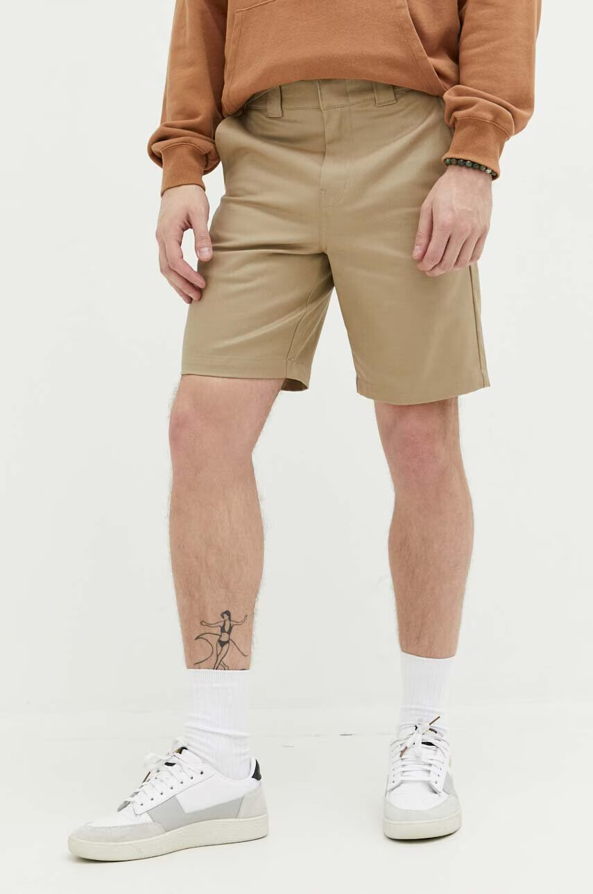 Dickies Памучен къс панталон в бежово - Pepit.bg