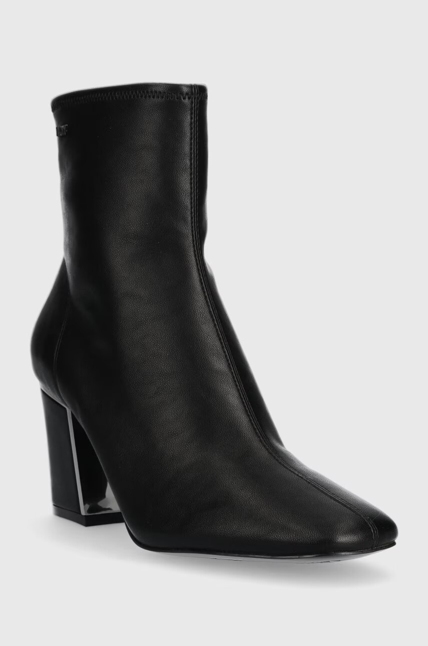 DKNY Боти Cavale в черно с висок ток K3214434 - Pepit.bg