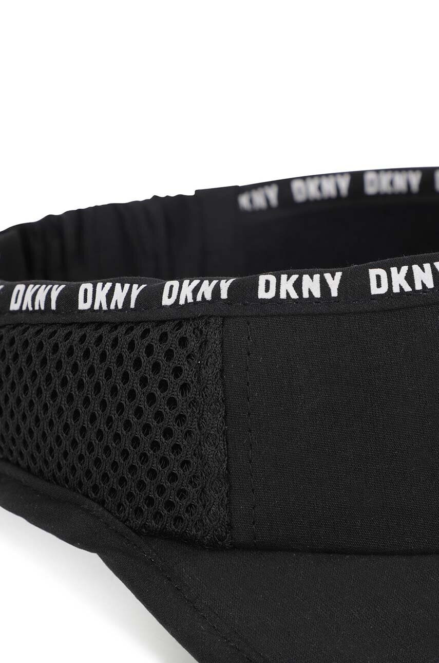 DKNY Детскa козирка в черно с принт - Pepit.bg