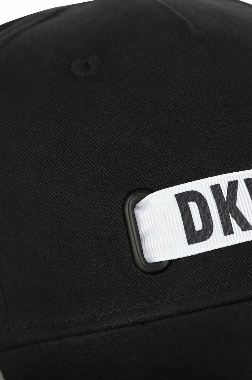 DKNY Детска памучна шапка в черно с апликация - Pepit.bg