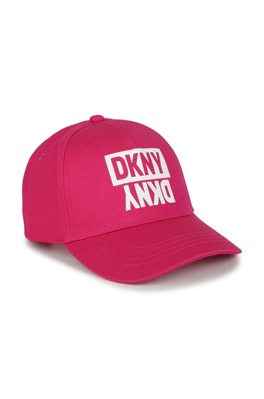 DKNY Детска памучна шапка с козирка в розово с принт - Pepit.bg