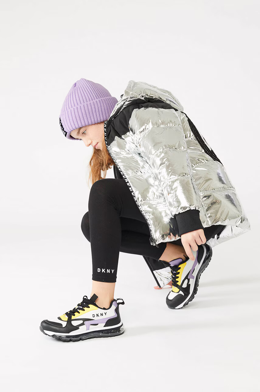 DKNY Детски клин в черно с изчистен дизайн - Pepit.bg