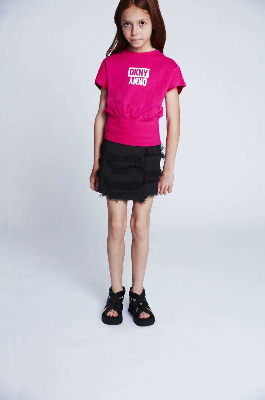 DKNY Детски къси панталони в черно с изчистен дизайн - Pepit.bg
