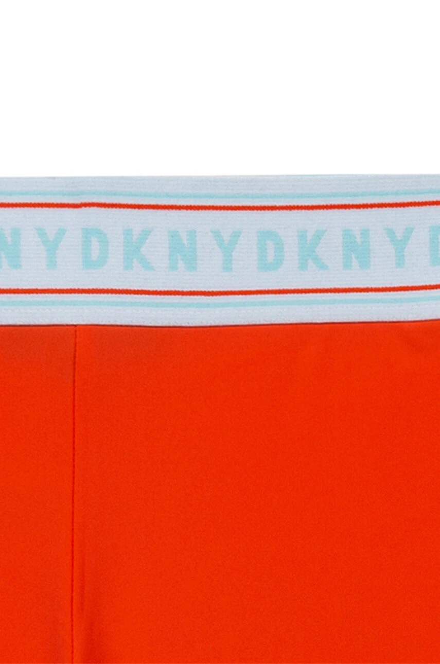DKNY Детски къси панталони в оранжево с принт - Pepit.bg