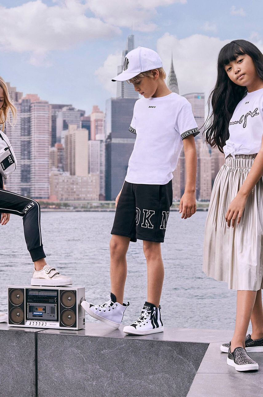DKNY Детски памучен къс панталон - Pepit.bg