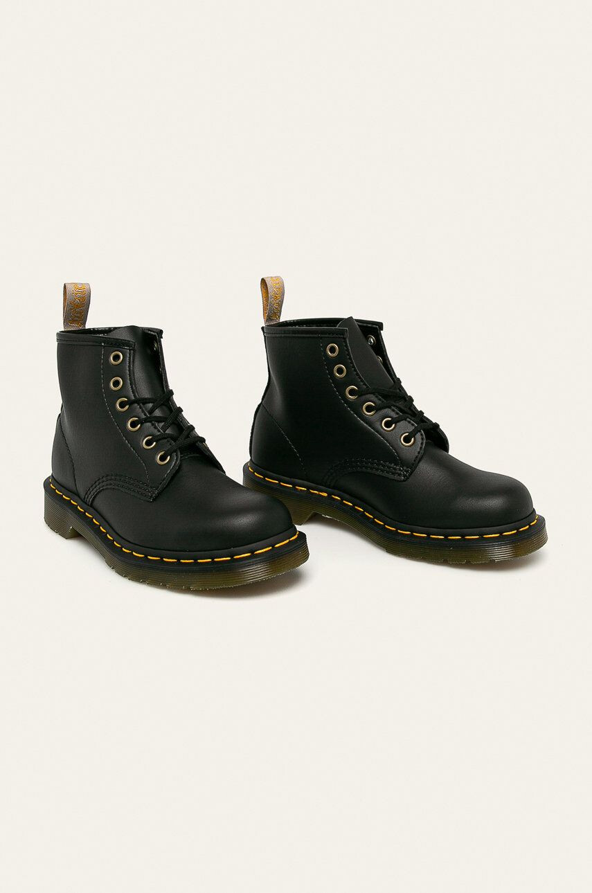 Dr. Martens Боти Vegan 101 в черно с равна подметка - Pepit.bg